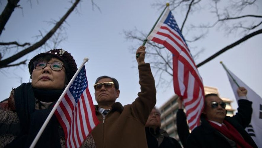 Rassemblement pro-américain devant l'ambassade des Etats-Unis à Séoul, après l'agression de l'ambassadeur, le 6 mars 2015