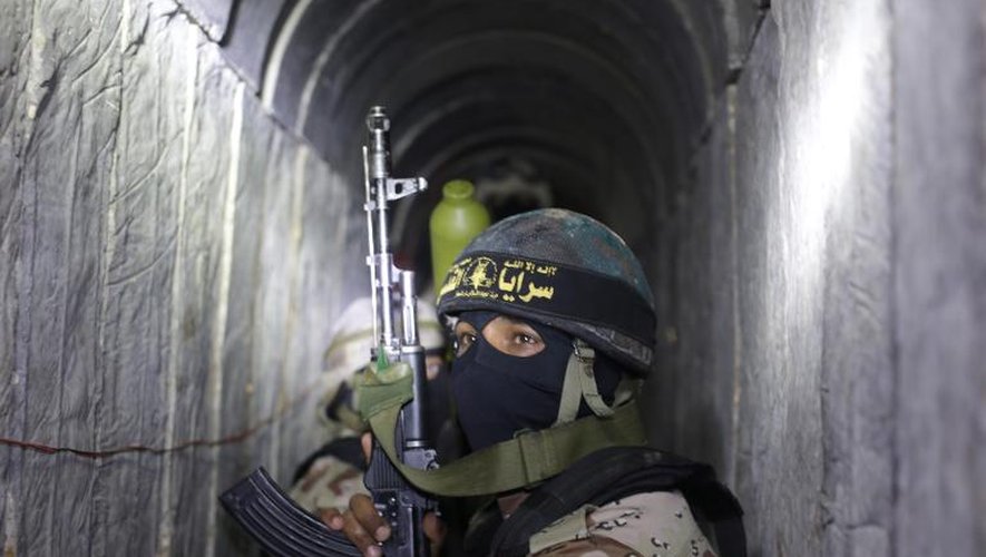 Un militant palestinien de la branche armée du Jihad islamique, les brigades Al-Qods, le 3 mars 2015 dans un tunnel situé au sud de la bande de Gaza