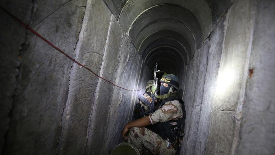 Un militant palestinien de la branche armée du Jihad islamique, les brigades Al-Qods, le 3 mars 2015 dans un tunnel situé au sud de la bande de Gaza