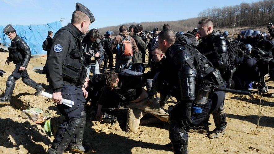 Une quarantaine de zadistes ont été évacués hier par 300 gendarmes sur le site de Sivens.