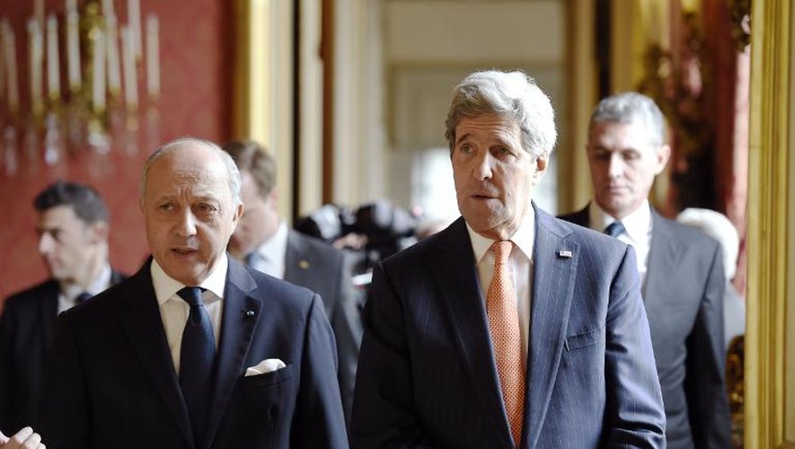 Le secrétaire d'Etat américain John Kerry est reçu par le ministre français des Affaires étrangères Laurent Fabius, le 7 mars 2015 à Paris