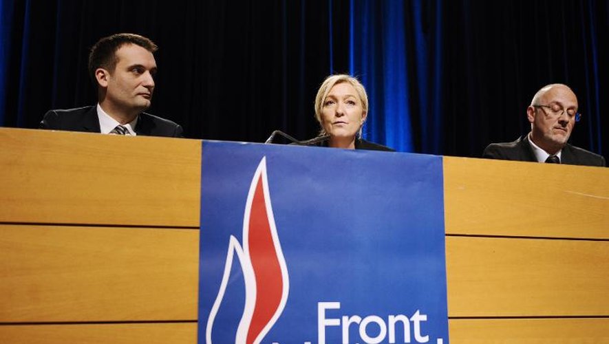 Les leaders du Front National avec de gauche à droite Florian Philippot, vice-président du FN, Marine Le Pen et Thierry Gourlot, responsable du FN pour la Moselle, le 9 mars 2015 à Metz