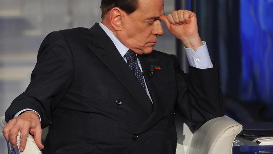 L'ancien chef du gouvernement italien Silvio Berlusconi assiste à une émission de télévision à Rome le 24 avril 2014