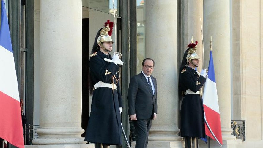 Francois Hollande le 5 mars 2015 sur le perron de l'Elysée à Paris