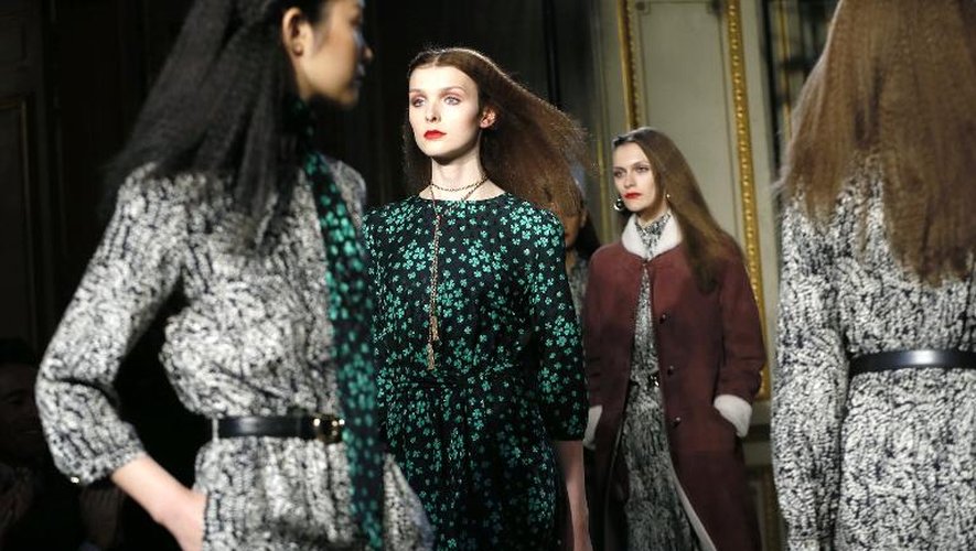 Présentation de la collection Vanessa Seward à la Fashion week de Paris le 10 mars 2015
