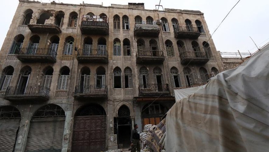 Un immeuble devasté dans la vieille ville de Alep en Syrie, le 6 décembre 2014