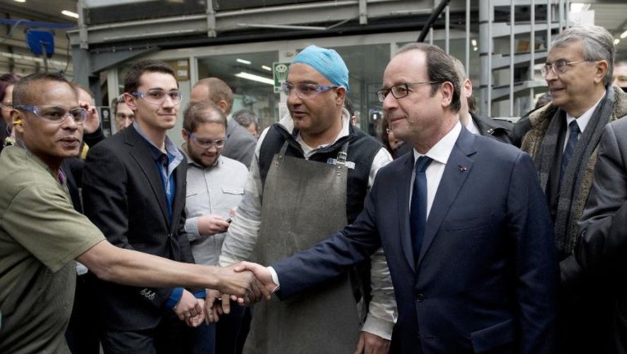 Le président François Hollande rencontre le 12 mars 2015 les salariés de la société POMA à Veyrins-Thuellins, en Isère