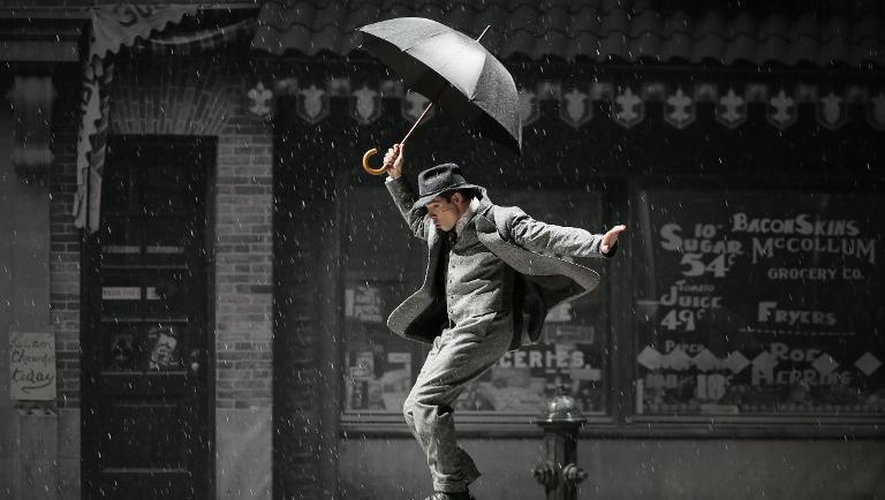 Un acteur lors de la répétition générale de "Singing in the Rain" mis en scène par Robert Carsen le 9 mars 2015 au Théâtre du Châtelet
