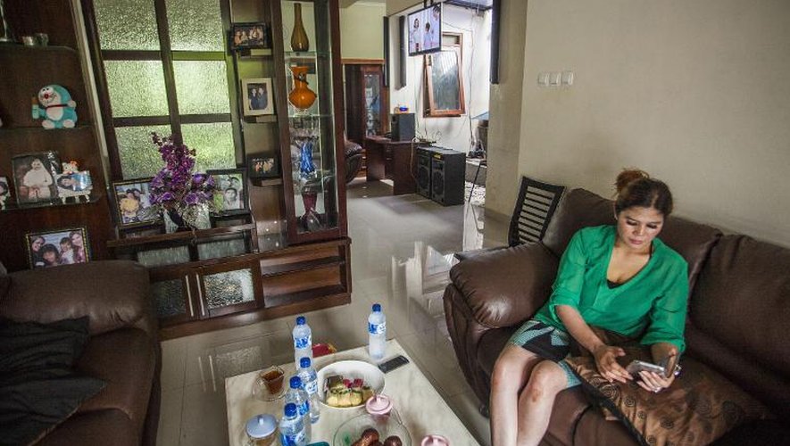 Wina Lia pose dans sa maison à Sleman, le 11 mars 2015