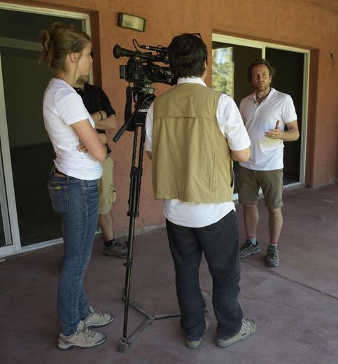 Philippe Candeloro interviewé par des journalistes de l'AFP à l'hôtel Pircas Negras de Villa Union (Argentine), le 11 mars 2015