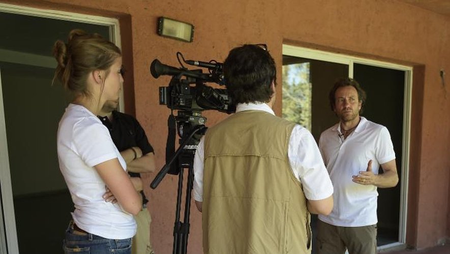 Philippe Candeloro interviewé par des journalistes de l'AFP à l'hôtel Pircas Negras de Villa Union (Argentine), le 11 mars 2015