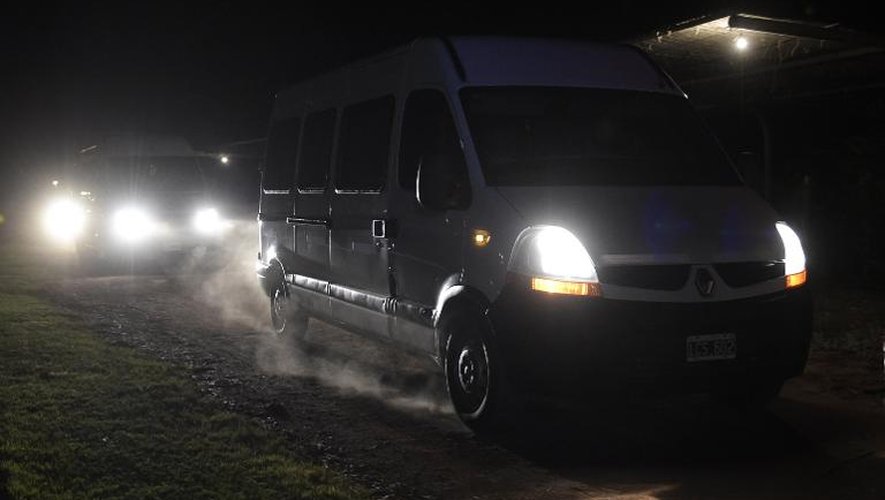 Le véhicule transportant les Français au départ le 13 mars 2015 de l'hôtel de Villa Union en route pour Buenos Aires