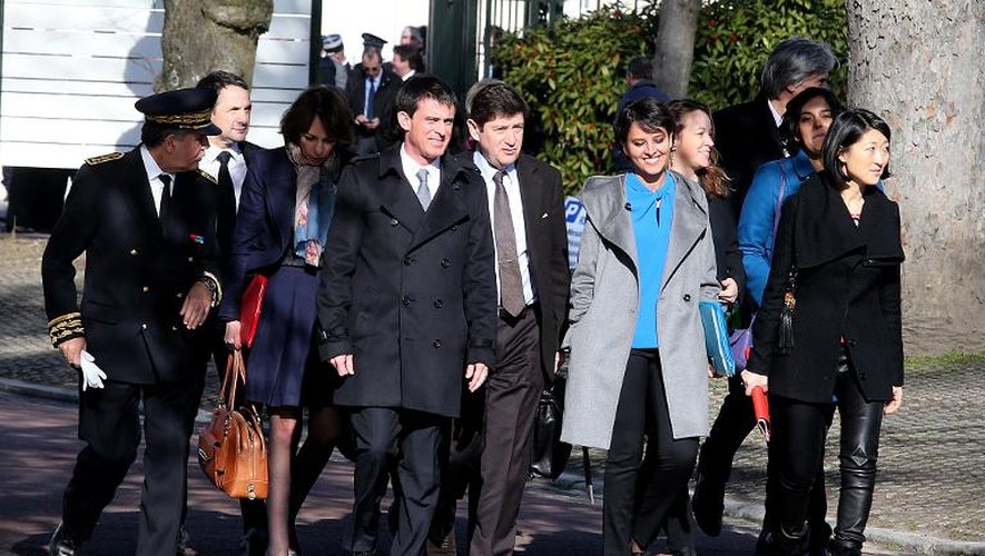 Manuel Valls entouré de g à d de  Thierry Mandon, Marisol Touraine, Patrick Kanner,  Najat Vallaud-Belkacem, et Fleur Pellerin à son arrivée le 13 mars 2015 à la préfecture de Laon
