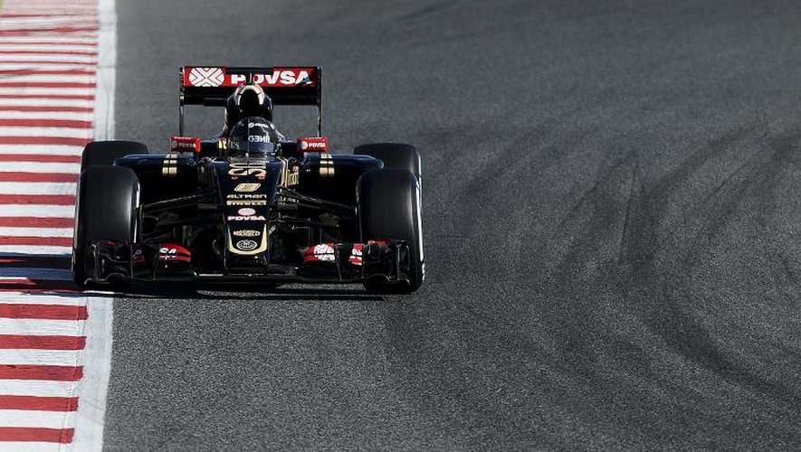 La Lotus du Français Romain Grosjean lors des essais de pré-saison de F1, à Montmelo près de Barcelone, le 28 février 2015