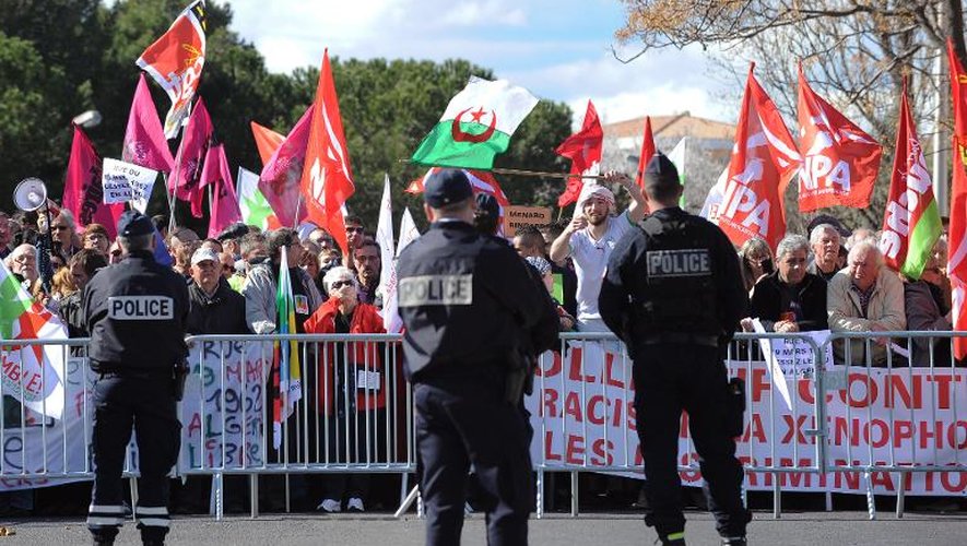 Manifestation contre l'hommage rendu à Hélie Denoix de Saint-Marc, un militaire partisan de l'Algérie française, par le maire de Béziers Robert Ménard le 14 mars 2015