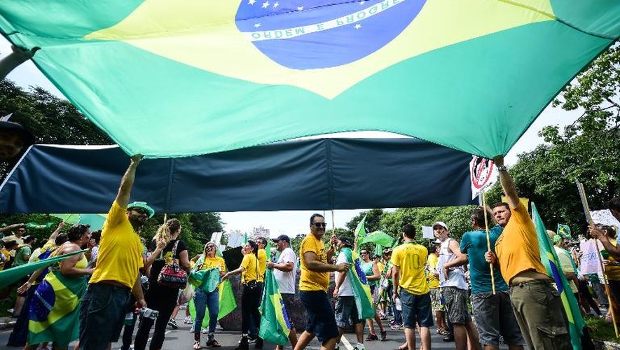 Manifestation contre la présidente Dilma Rousseff à Porto Alegre, le 15 mars 2015
