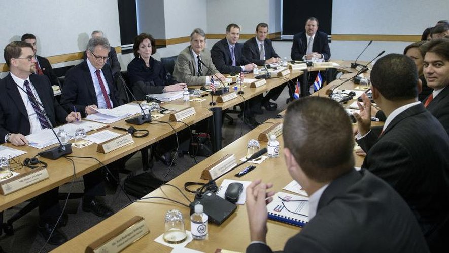 Rencontre de délégations américaine et cubaine, au Département d'Etat américain, à Washington, le 27 février 2015