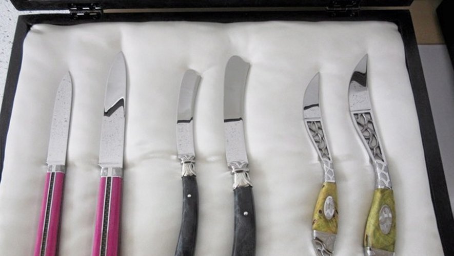 Tout l’art de Jérôme Lamic en couteau table et de Cyril Manelphe en couteau de chasse.