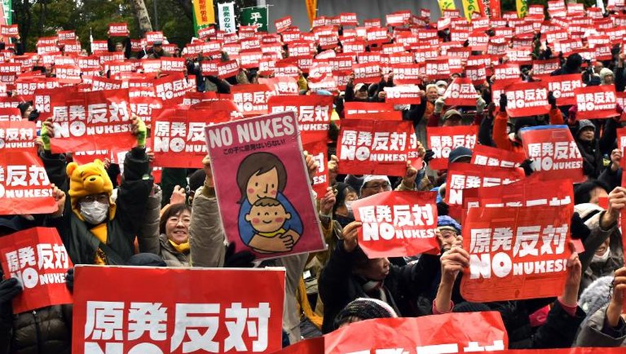 Manifestation contre l'utilisation de l'énergie nucléaire, le 8 mars 2015 à Tokyo, à la veille du quatrième anniversaire du désastre de Fukushima