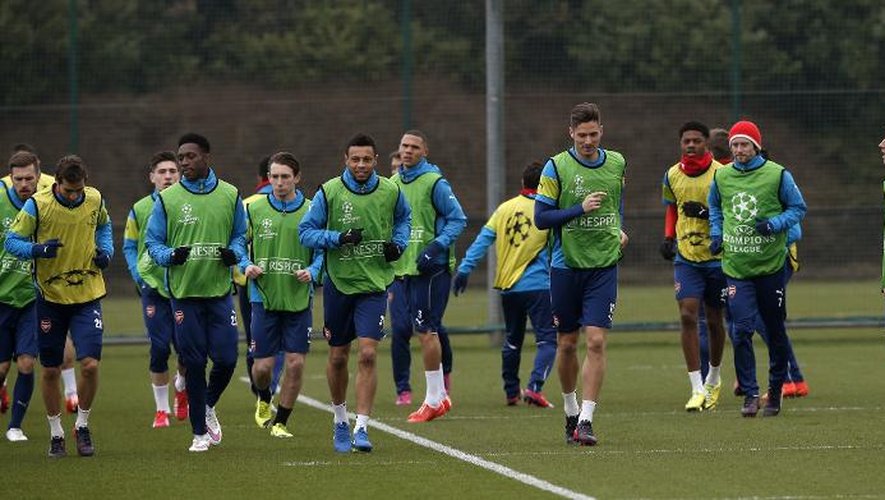 Les joueurs d'Arsenal lors d'un entraînement avant le match retour de Ligue des champions contre Monaco le 16 mars 2015 à Londres