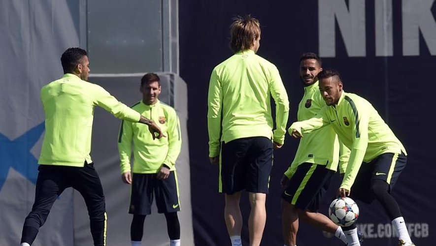 Les joueurs du FC Barcelone s'entraînent au centre Sant Joan Despi pour préparer la réception de Manchester City en 8e de finale retour de la Ligue des champions, le 17 mars 2015