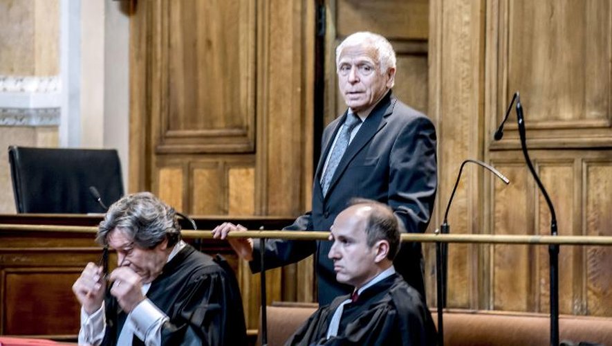 Christian Iacono et son avocat Gérard Baudoux (g) devant la cour d'assises, le 16 mars 2015 à Lyon