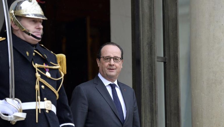 Le président François Hollande sur le perron de l'Elysée le 20 février 2015 à Paris
