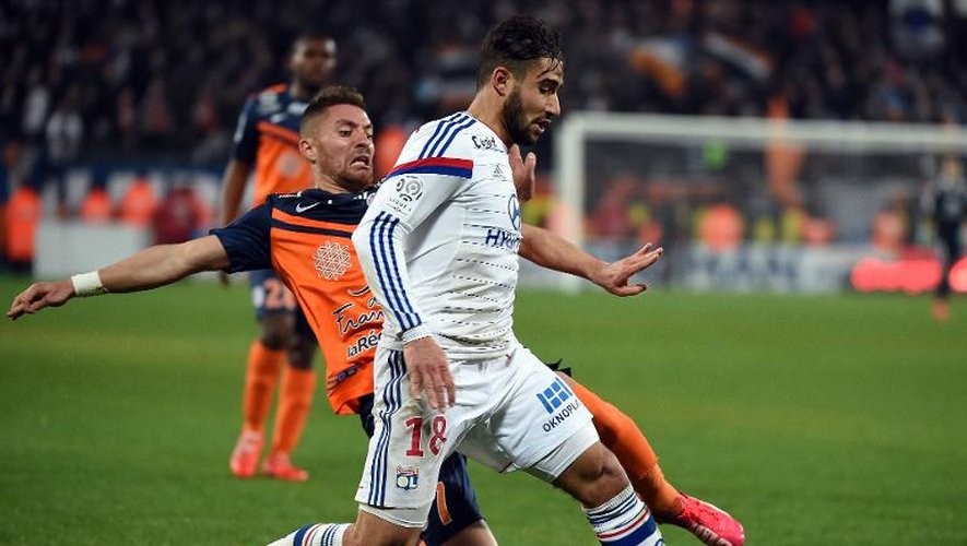Le milieu de terrain de Lyon, Nabil Fekir (d), et l'attaquant de Montpellier Anthony Mounier (g), lors match de Ligue 1, le 8 mars 2015 au stade La Mosson.