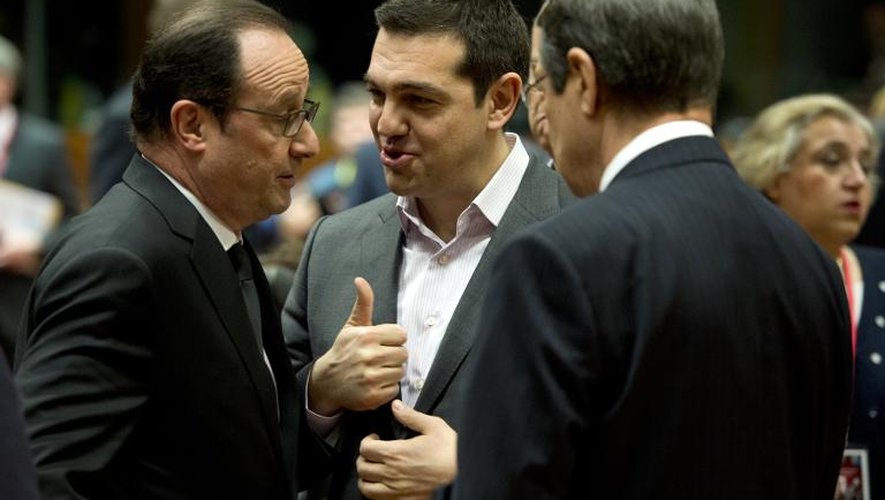 Le Premier ministre grec Alexis Tsipras entre les présidents français François Hollande et chypriote Nicos Anastasiades, le 19 mars 2015 à Bruxelles