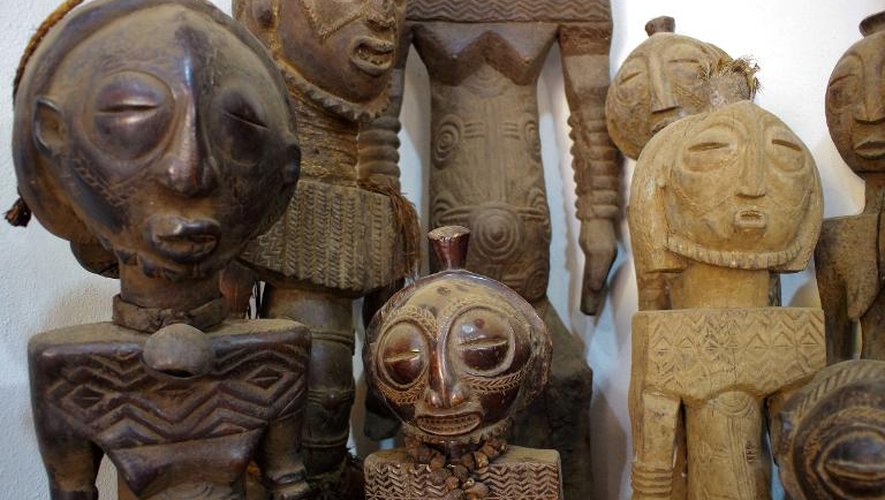 Des statuettes de la tribue Buyu dans le Musée du Kivu de Bukavu, le 17 mars 2015