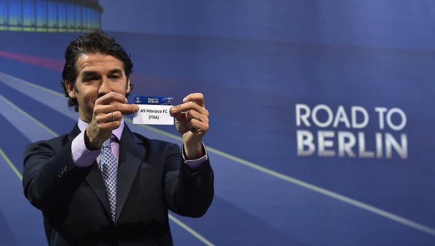 L'ambassadeur pour l'UEFA de la finale de la Ligue des champions, organisée à Berlin, Karl-Heinz Riedle, lors du tirage au sort des quarts de finale de la compétition, le 20 mars à Nyon en Suisse.