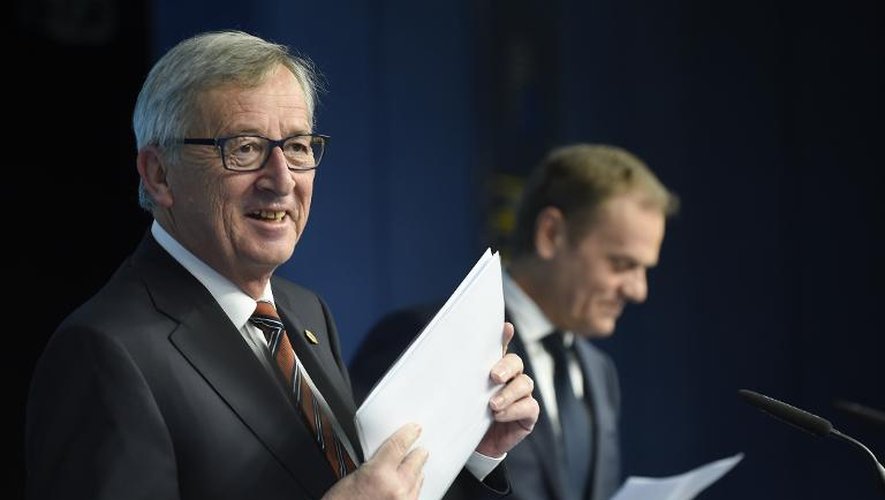 Le président de la Commission européenne Jean-Claude Juncker (g) et le président du Conseil Donald Tusk à Bruxelles le 20 mars 2015