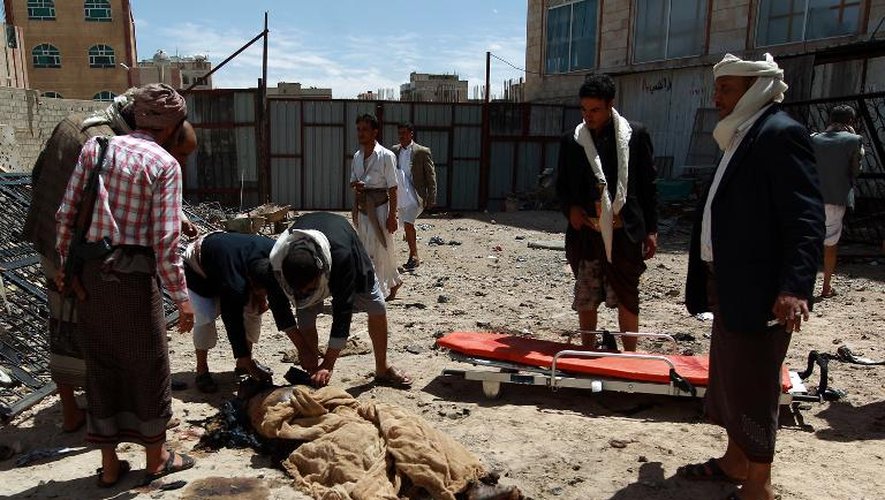 Une des victimes des attentats suicides commis à Sanaa, au Yémen, le 20 mars 2015
