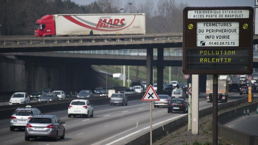 La circulation alternée à Paris a été mise en oeuvre seulement deux fois: en 1997 lors d'un pic d'ozone et le 17 mars 2014 lors d'une pollution persistante aux particules