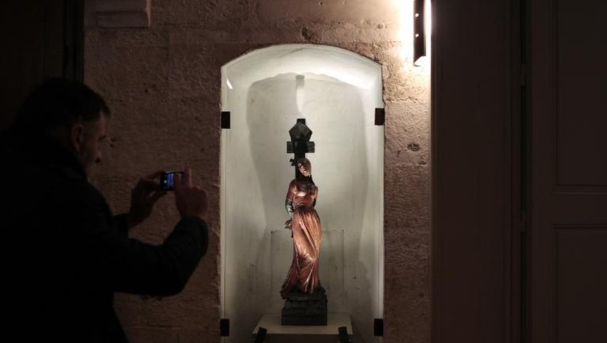 Une sculpture de Jeanne d'Arc au bûcher exposée à l'Historial de Rouen, le 17 février 2015