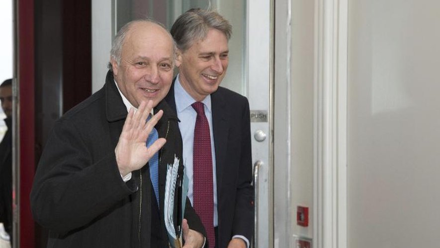 Les chefs des diplomatie britannique Philip Hammond (d) et française Laurent Fabius le 21 mars 2015 à Londres