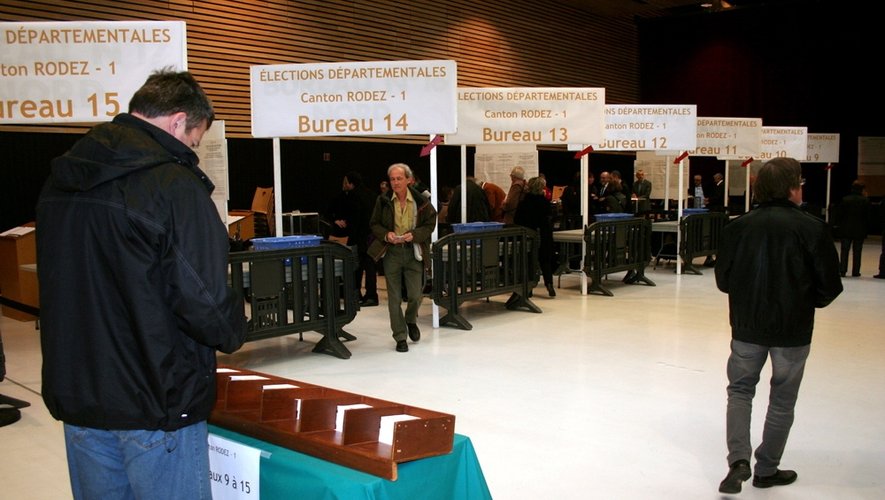 Quelques électeurs se sont présentés, à Rodez, dès l'ouverture des bureaux de vote...