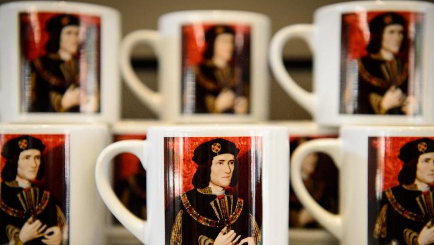 Des souvenirs évoquant le roi Richard III en vente le 24 juillet 2014 dans le centre ouvert dans l'endroit où ses restes ont été découverts à Leicester, dans le centre de l'Angleterre