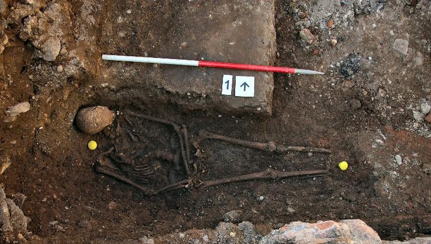 Photo sans dater diffusée le 4 février 2013 par l'Université de Leicester montrant le squelette du roi Richard III tel que retrouvé sous un parking de la ville