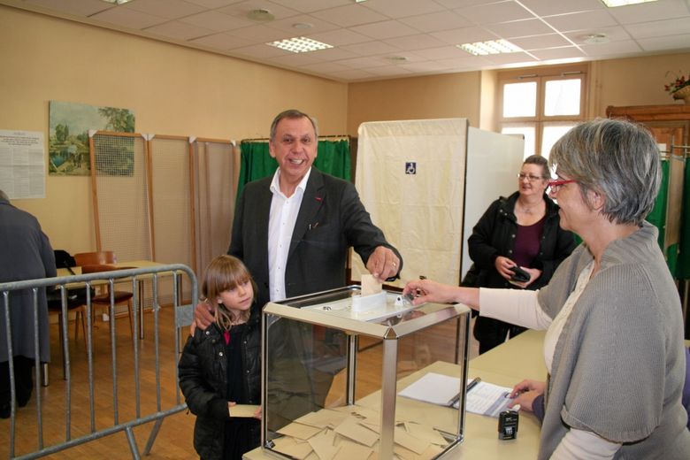 Le président sortant du conseil général est réélu avec 67,11% des voix.