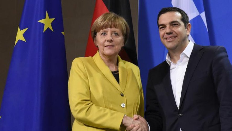 Le Premier ministre grec Alexis Tsipras (d) et la chancelière allemande Angela Merkel le 23 mars 2015 à Berlin