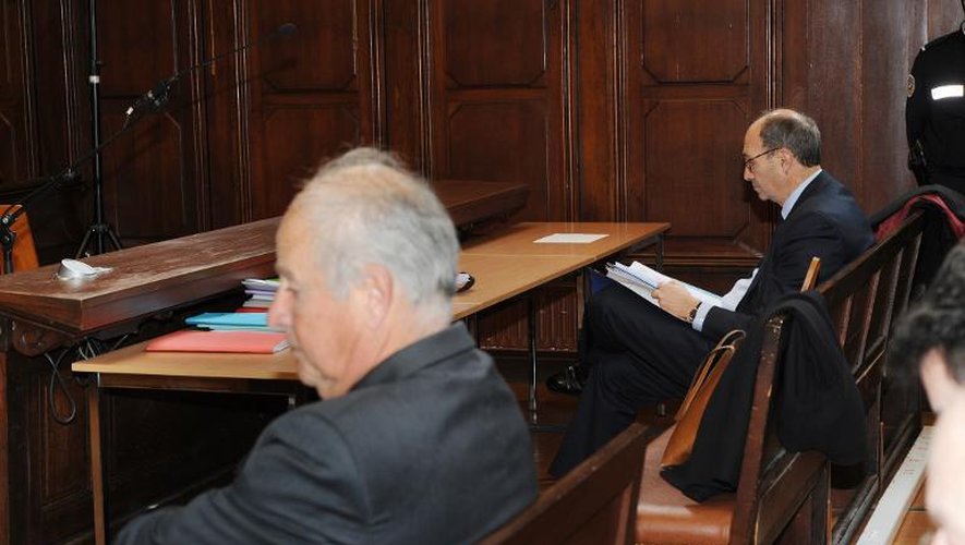 Patrice de Maistre et Eric Woerth pendant l'audience de leur procès au tribunal de Bordeaux, le 23 mars 2015