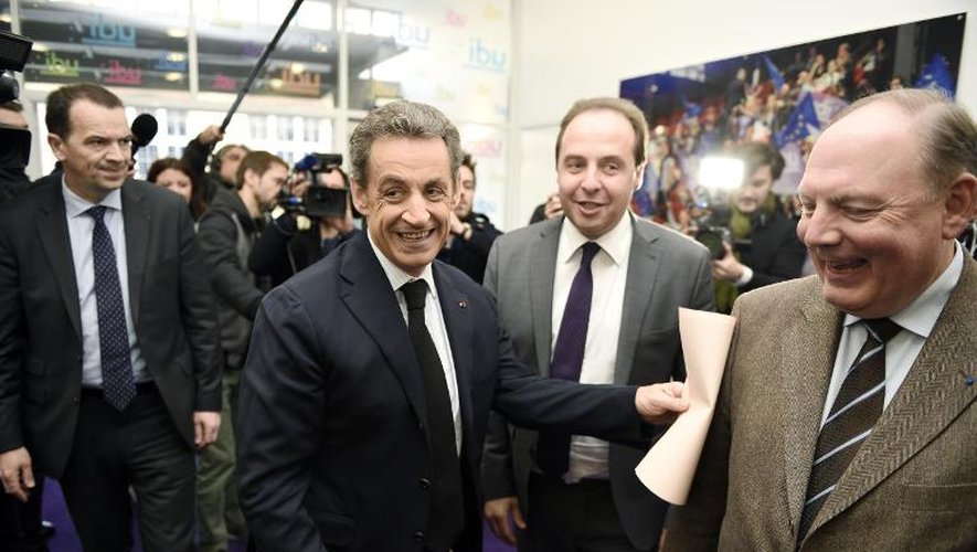 Nicolas Sarkozy (2e G) et  Jean-Christophe Lagarde (2eD) au siège de l'UDI le 23 mars 2015 à Paris