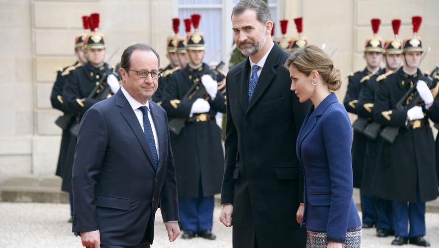 Le président François Hollande accueille roi d'Espagne Felipe VI et son épouse Letizia le 24 mars 2015 à l'Elysée à Paris
