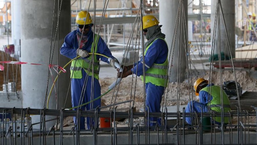 Des migrants employés sur un chantier le 3 octobre 2013 à Doha
