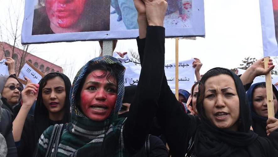 Des manifestantes protestent le 24 mars 2015 à Kaboul contre le lynchage d'une jeune femme, Farkhunda, accusée d'avoir brûlé un Coran