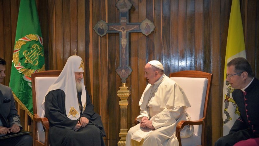 Rencontre historique entre le pape François (d) et le patriarche orthodoxe russe Kirill, le 12 février 2016 à La Havane