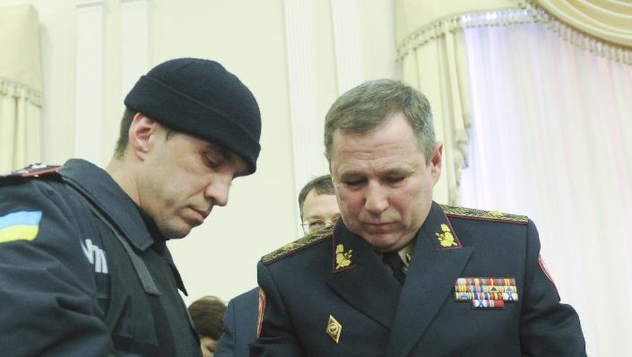 Arrestation devant les caméras de l'adjoint du service des Situations d'urgence, Vassyl Stoïetski accusé de corruption avec son directeur Serguiï Botchkovski, le 25 mars 2015