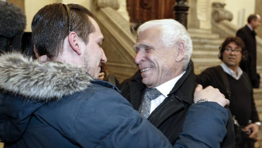 L'ex maire de Vence Christian Iaocono (d) et son petit-fils Gabriel Iacono le 25 mars 2015 à Lyon