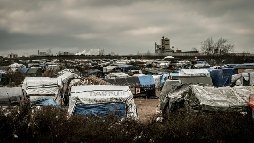 Vue générale de la "Jungle" de Calais, le 12 février 2016